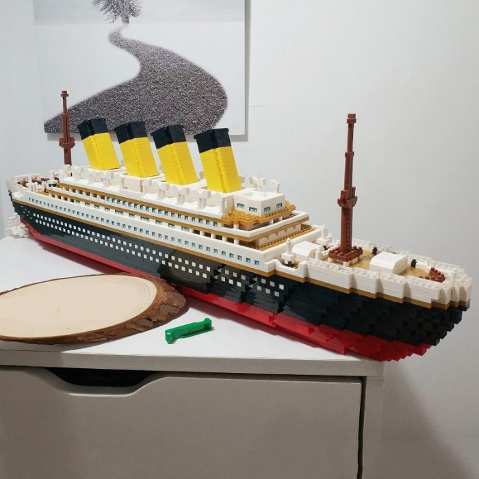 PZX 9913 Titanic Ship Cruise Boat British Passenger Liner Model Mini Diamond Blocks Bricks Building Toy 2 - LOZ MALL