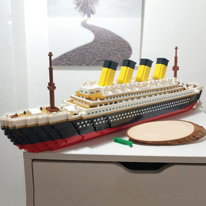 PZX 9913 Titanic Ship Cruise Boat British Passenger Liner Model Mini Diamond Blocks Bricks Building Toy 3 - LOZ MALL