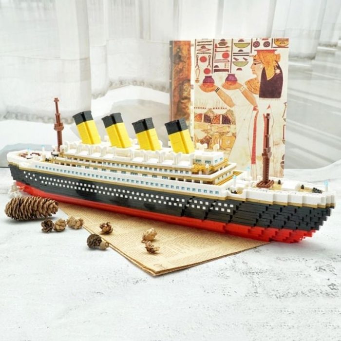PZX 9913 Titanic Ship Cruise Boat British Passenger Liner Model Mini Diamond Blocks Bricks Building Toy 4 - LOZ MALL